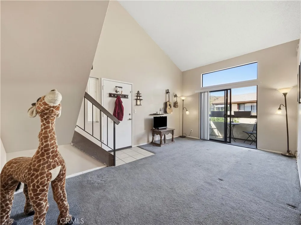 18168 W Sundowner Way #1016 Canyon Country, CA 91387