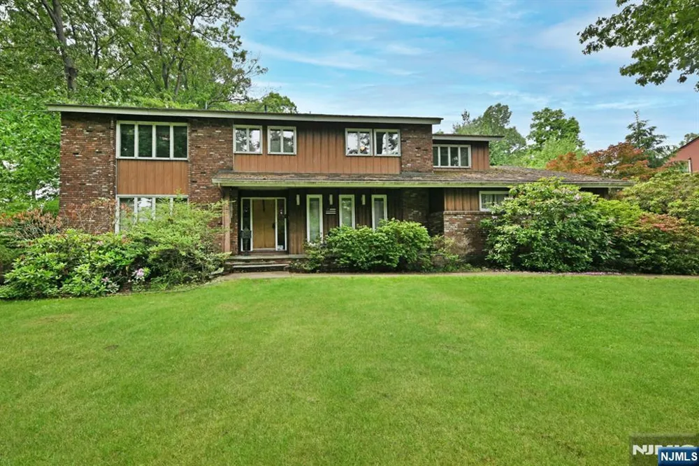 9 Lyncrest Drive
