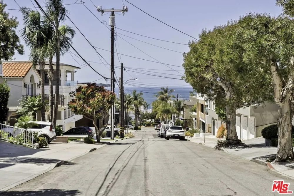 636 12th Street Manhattan Beach, CA 90266