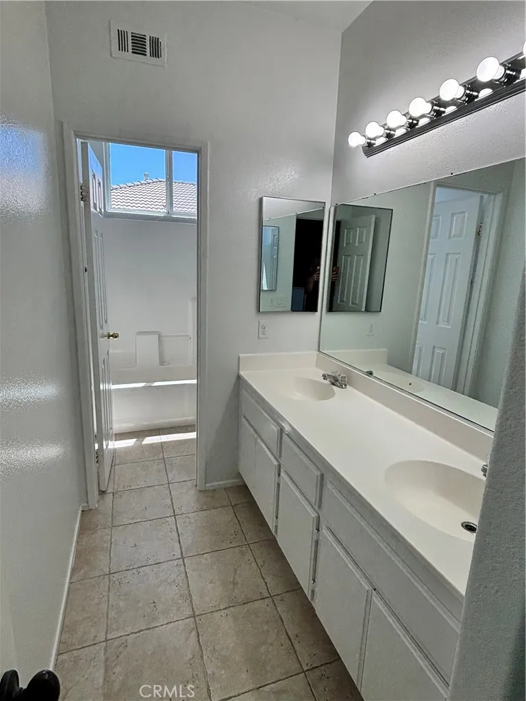 28212 Cranberry Menifee, CA 92585