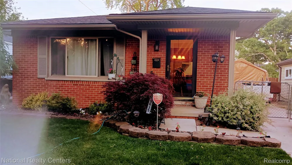 5635 Clippert Street Dearborn Heights City, MI 48125