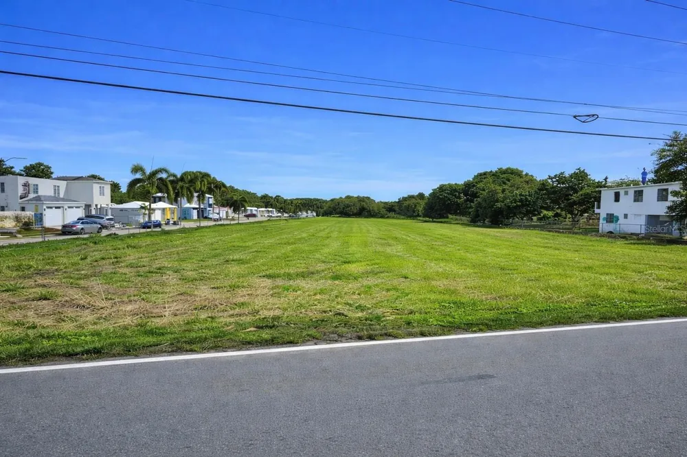 1 PR-604 LOS RABANOS KM 3.4 Manati, PR 00674