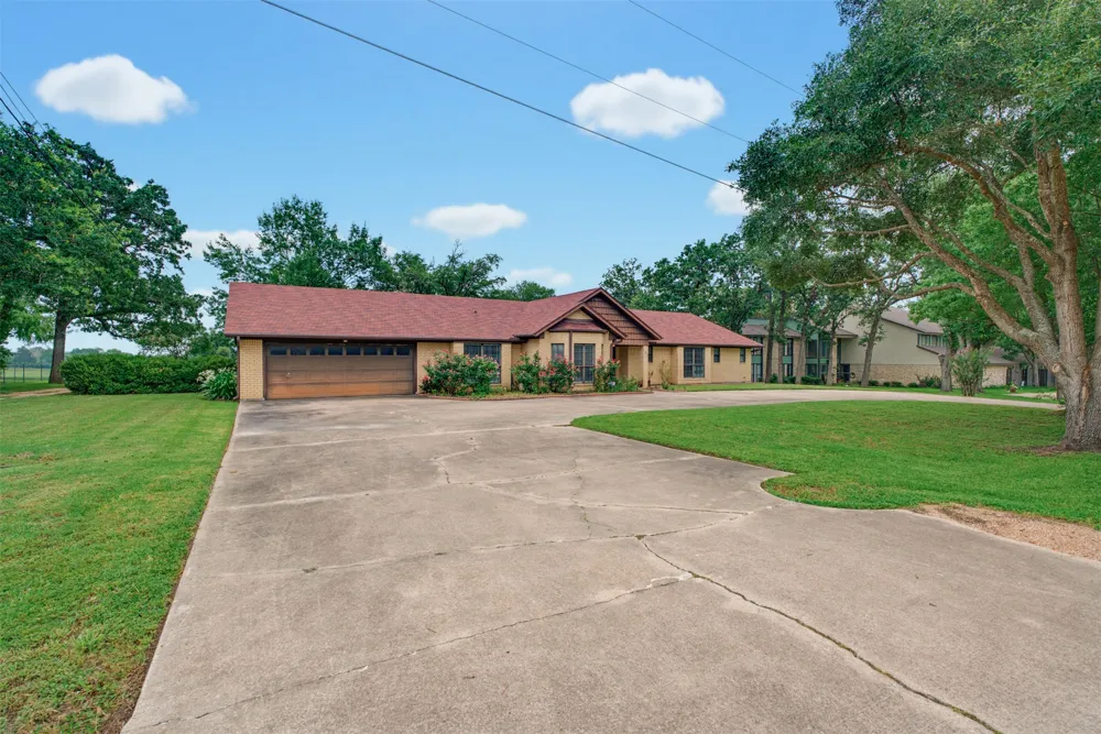 133 Champions Drive Rockdale, TX 76567