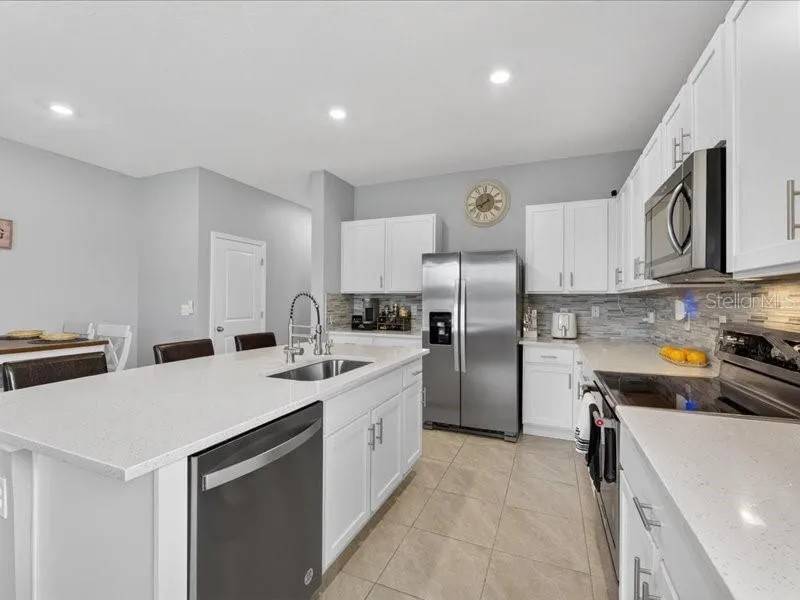 416 MANGROVE SHADE CIRCLE Apollo Beach, FL 33572