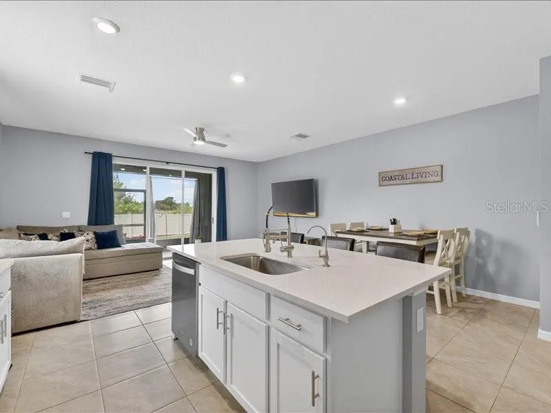 416 MANGROVE SHADE CIRCLE Apollo Beach, FL 33572
