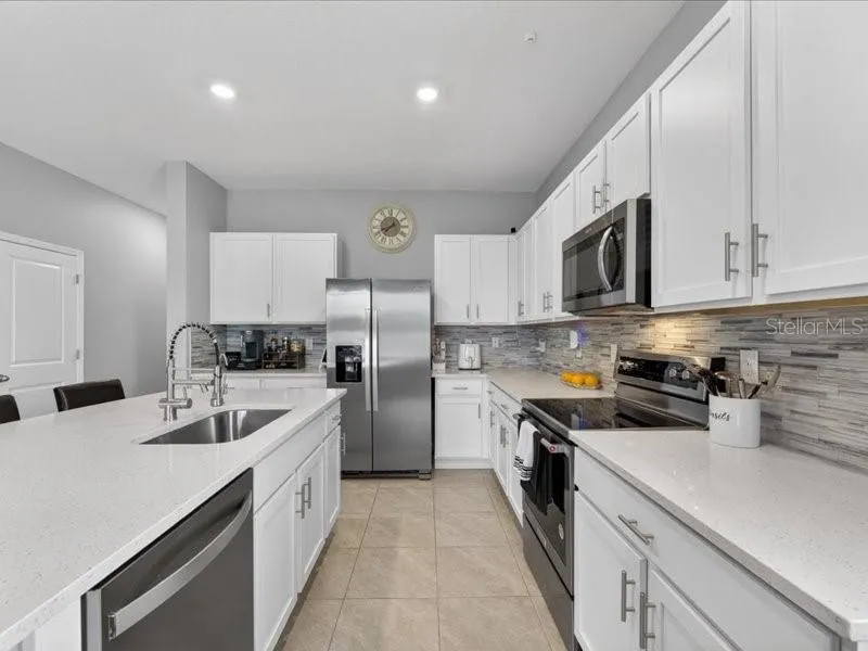 416 MANGROVE SHADE CIRCLE Apollo Beach, FL 33572