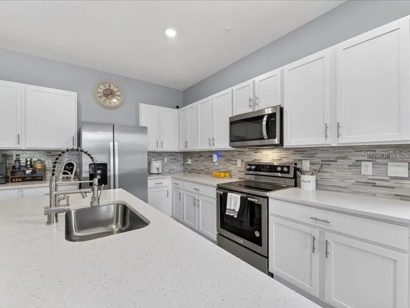 416 MANGROVE SHADE CIRCLE Apollo Beach, FL 33572