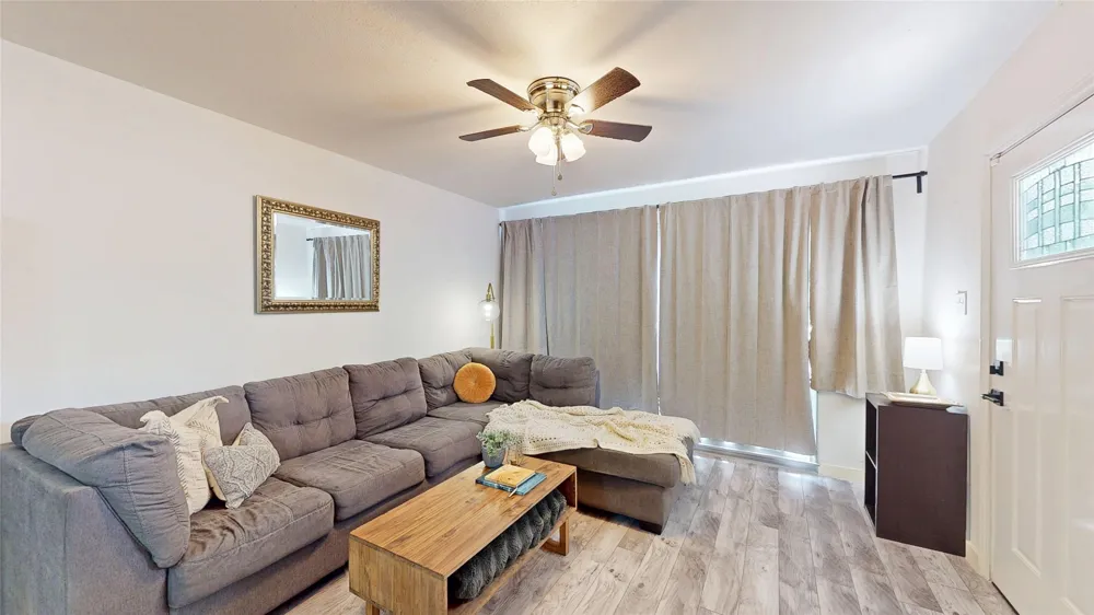 922 Tamara Lane Grand Prairie, TX 75051