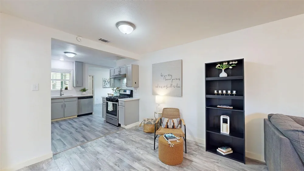 922 Tamara Lane Grand Prairie, TX 75051