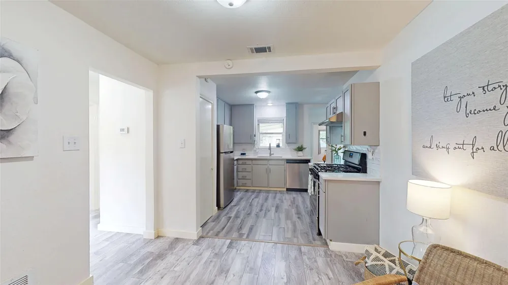 922 Tamara Lane Grand Prairie, TX 75051