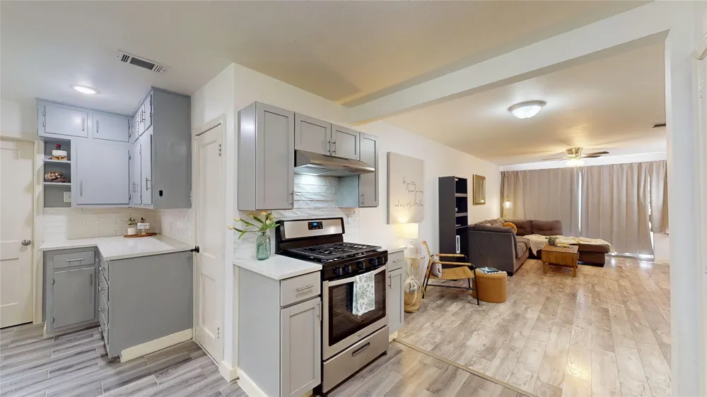 922 Tamara Lane Grand Prairie, TX 75051