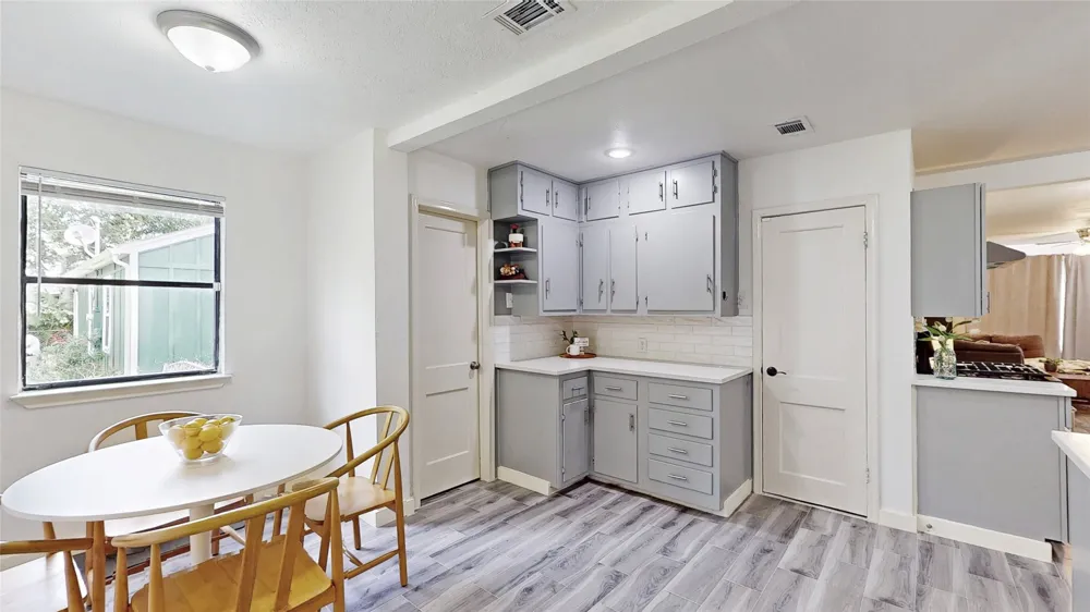 922 Tamara Lane Grand Prairie, TX 75051