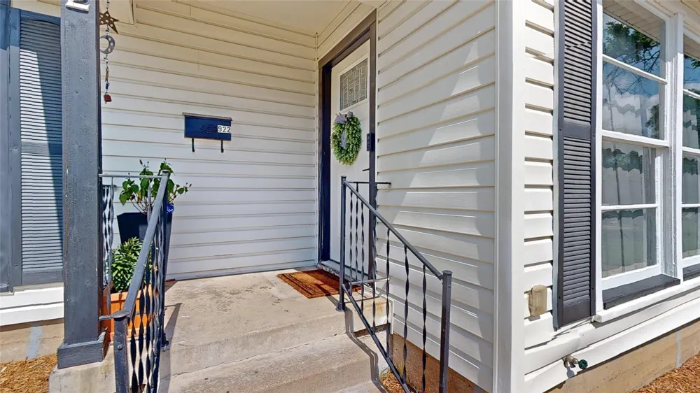 922 Tamara Lane Grand Prairie, TX 75051