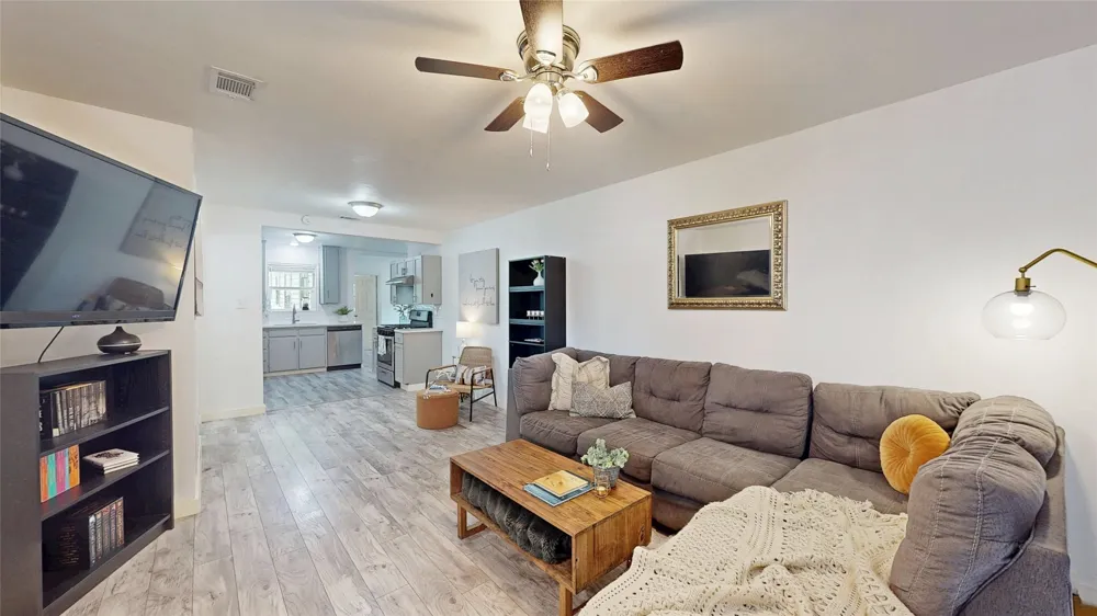 922 Tamara Lane Grand Prairie, TX 75051