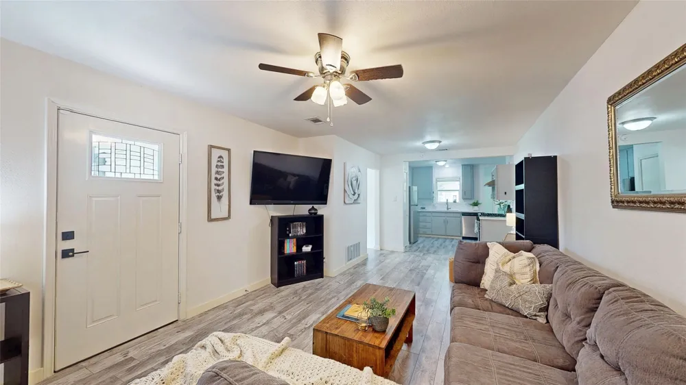 922 Tamara Lane Grand Prairie, TX 75051
