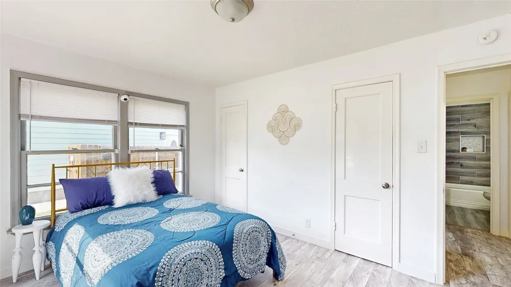 922 Tamara Lane Grand Prairie, TX 75051