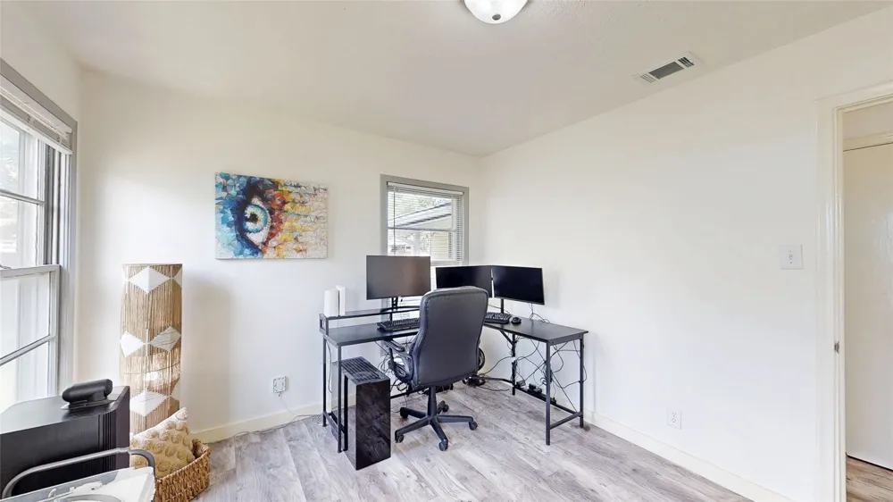 922 Tamara Lane Grand Prairie, TX 75051