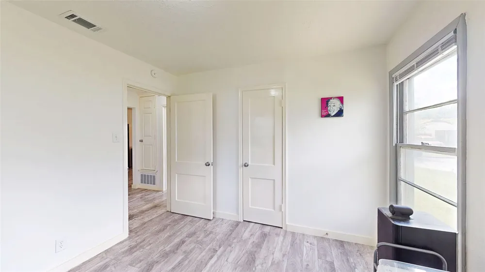 922 Tamara Lane Grand Prairie, TX 75051