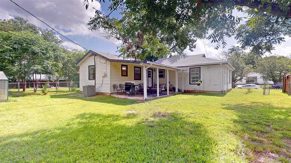 922 Tamara Lane Grand Prairie, TX 75051