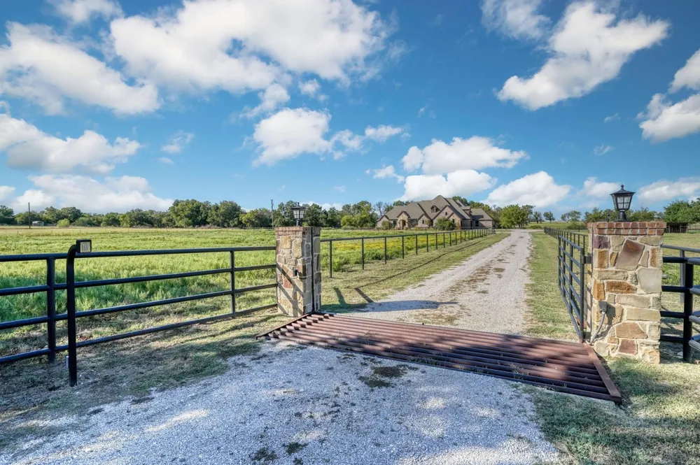 11445 Foutch Road Pilot Point, TX 76258