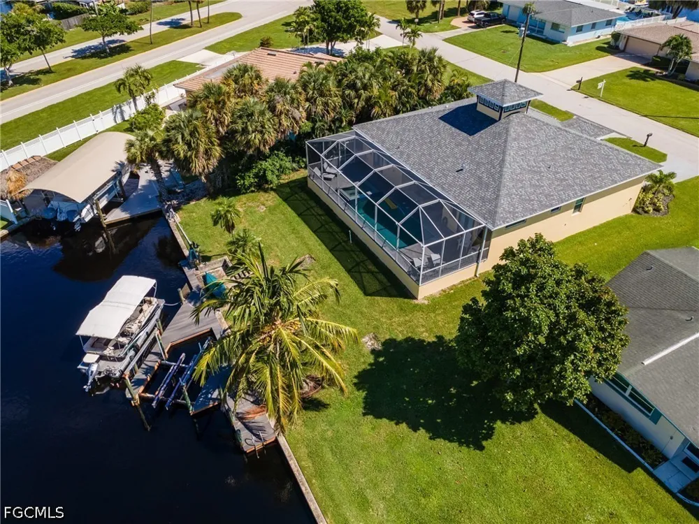 Cocoa Court Cape Coral, FL 33904