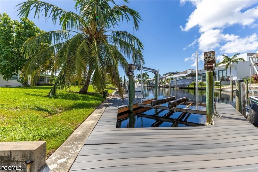 Cocoa Court Cape Coral, FL 33904