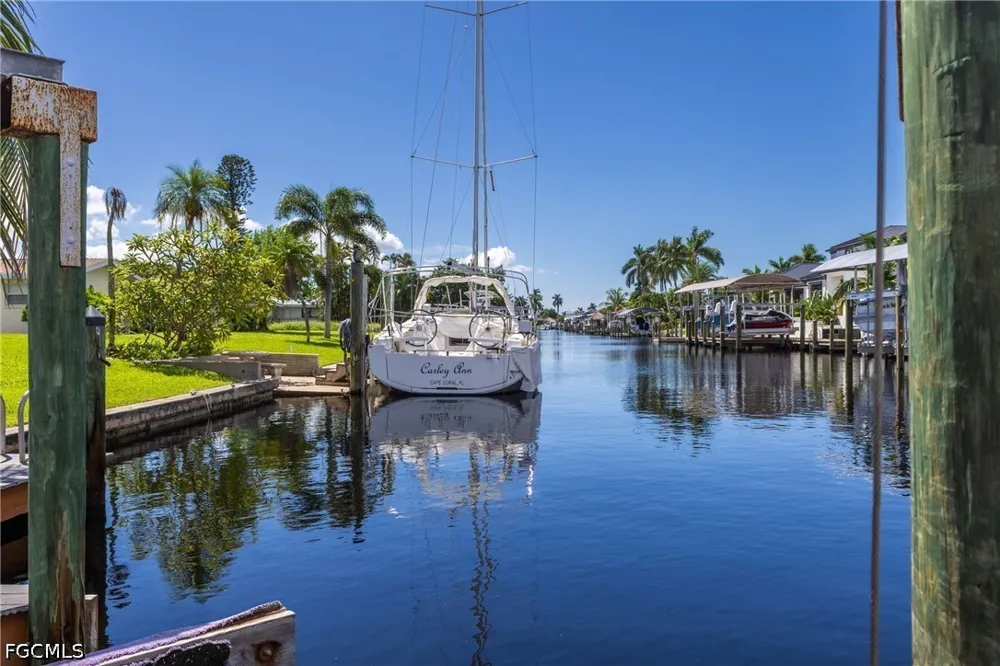 Cocoa Court Cape Coral, FL 33904