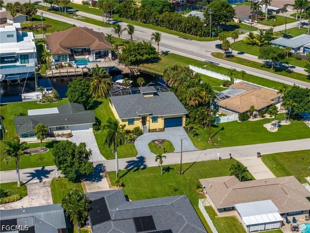 Cocoa Court Cape Coral, FL 33904