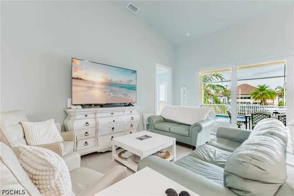 Cocoa Court Cape Coral, FL 33904