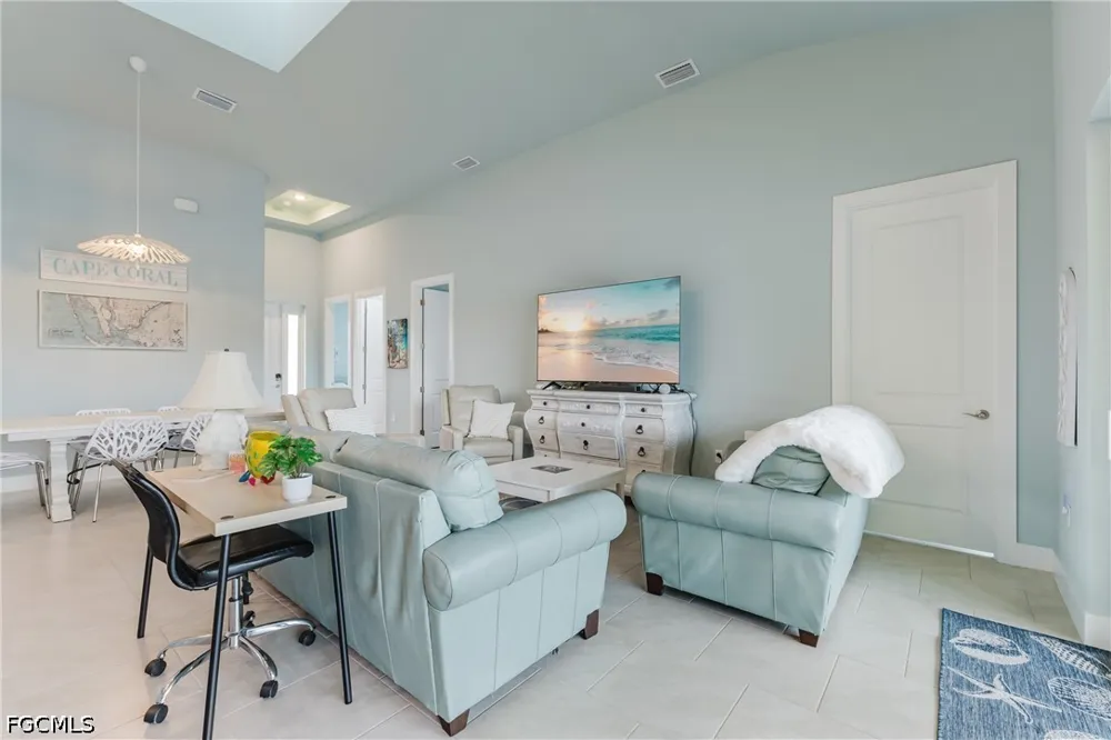 Cocoa Court Cape Coral, FL 33904