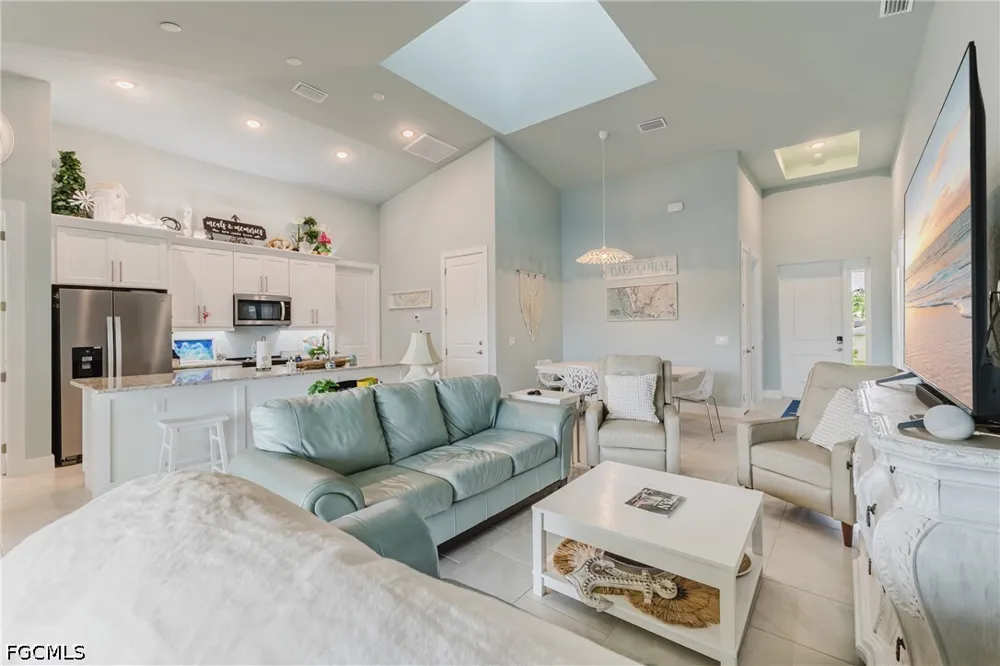 Cocoa Court Cape Coral, FL 33904