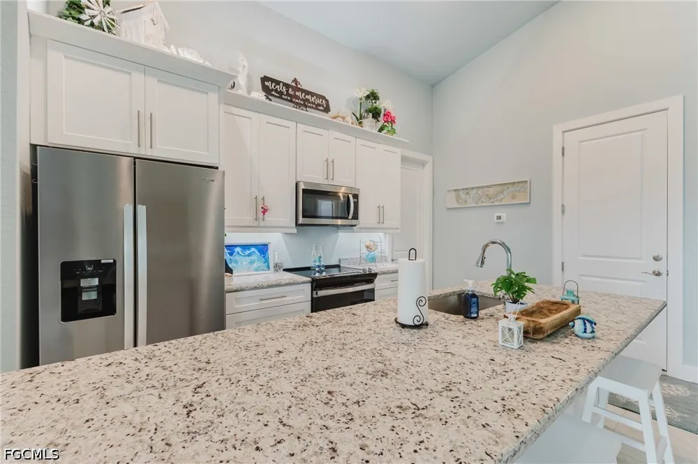 Cocoa Court Cape Coral, FL 33904