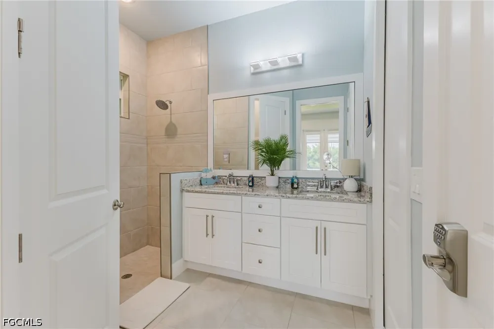 Cocoa Court Cape Coral, FL 33904