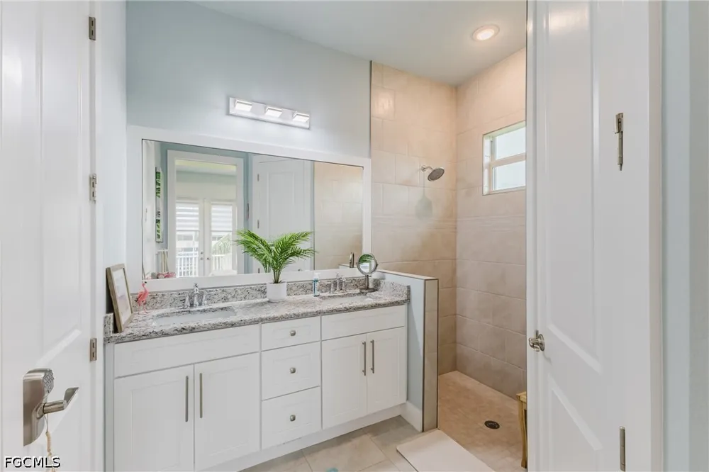 Cocoa Court Cape Coral, FL 33904