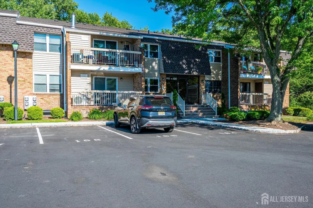 812 Sharon Garden Court Woodbridge Proper, NJ 07095
