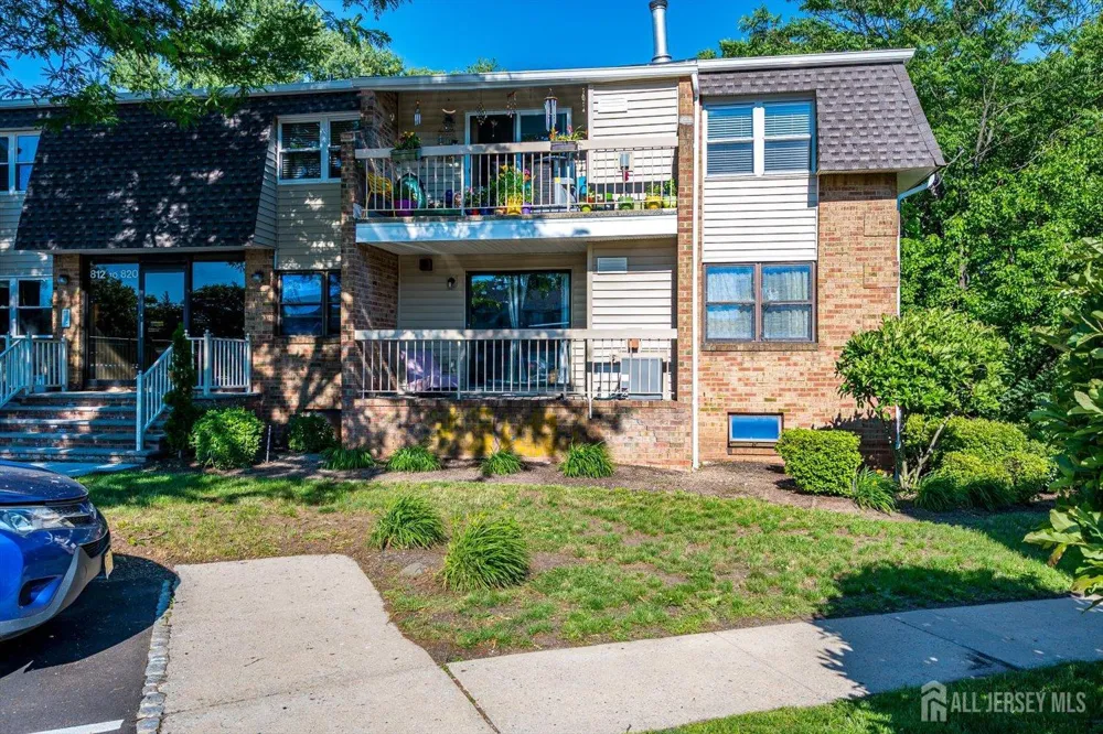 812 Sharon Garden Court Woodbridge Proper, NJ 07095