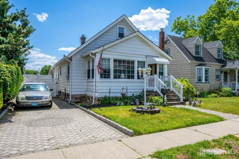 17 Vanderbuilt Place