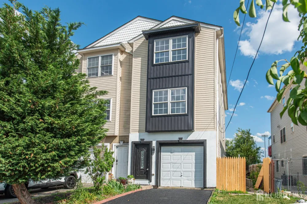 42 Roosevelt Street #B