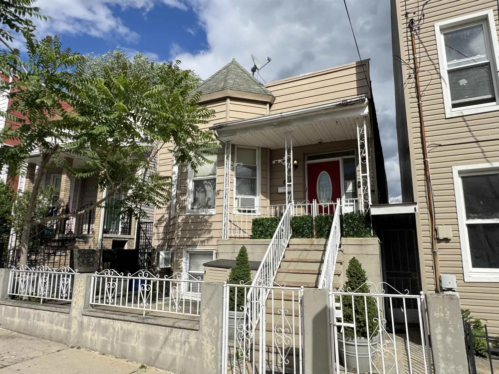 64 CAMBRIDGE AVE #1st fl