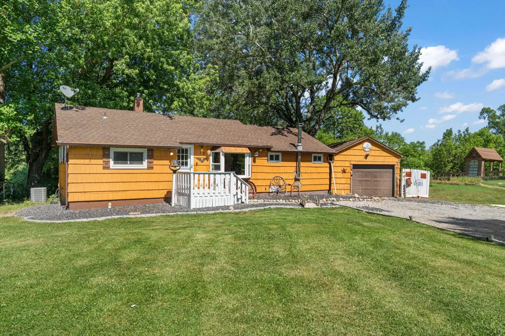 13 S Beulah Vista Drive Hebron, IN 46341
