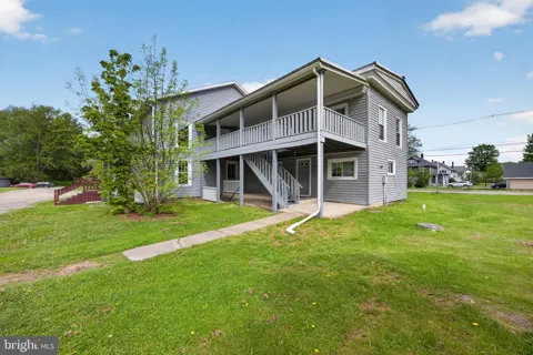 464 MAIN STREET