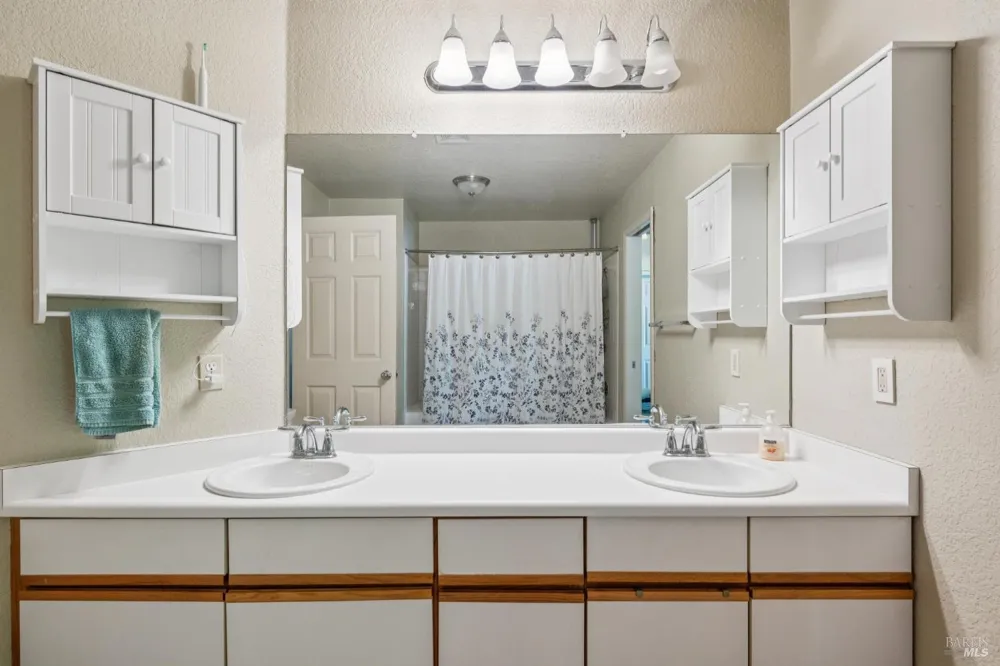 4704 Shade Tree Lane Santa Rosa, CA 95405