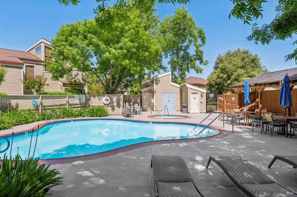 4704 Shade Tree Lane Santa Rosa, CA 95405