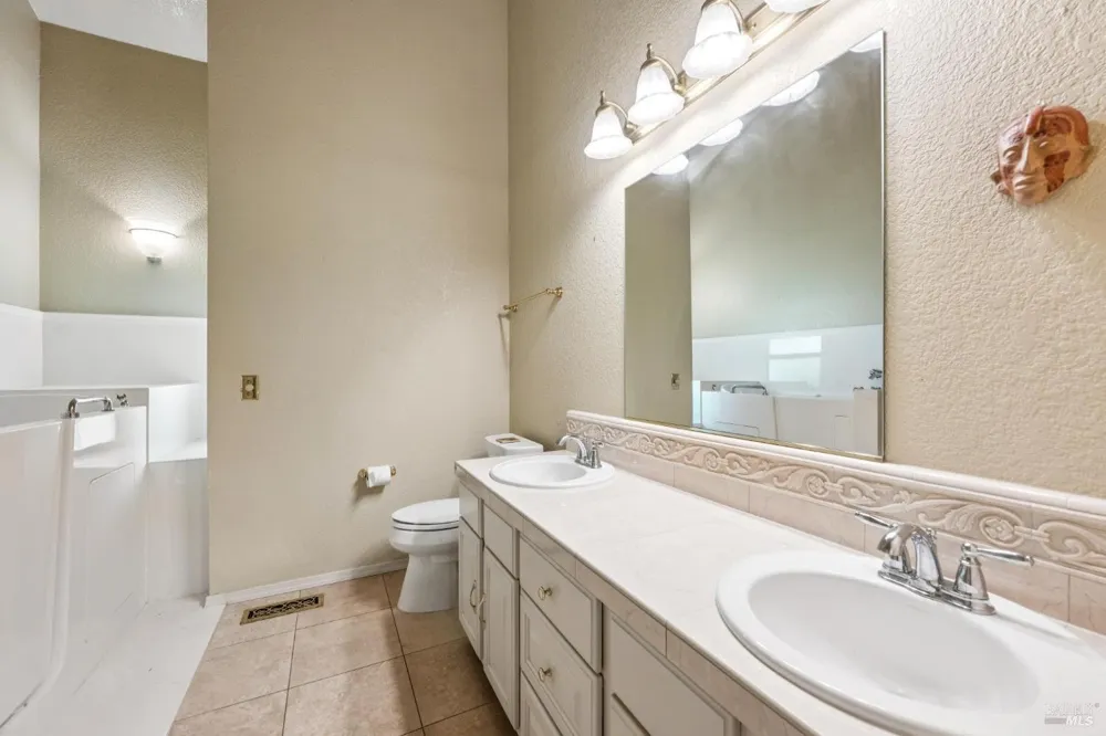 4704 Shade Tree Lane Santa Rosa, CA 95405