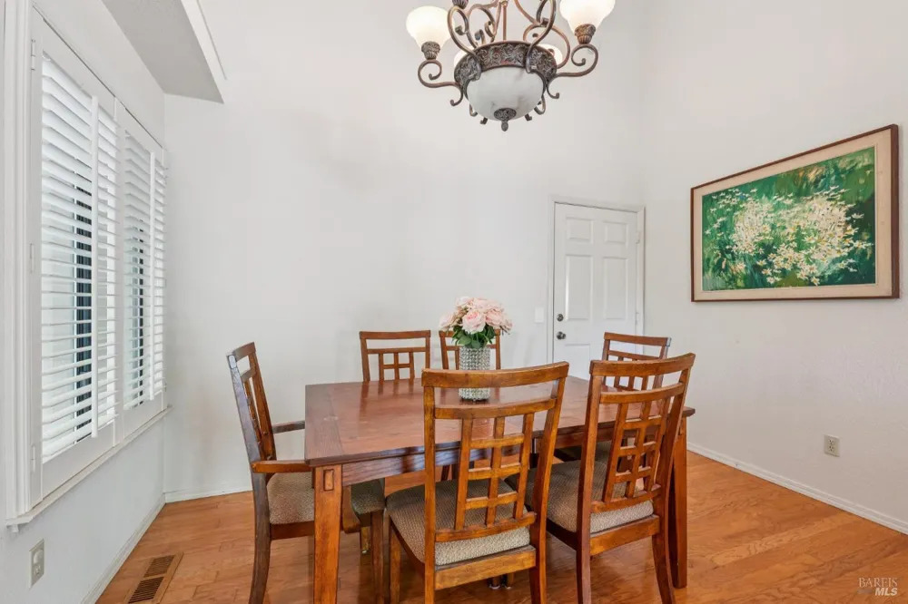 4704 Shade Tree Lane Santa Rosa, CA 95405