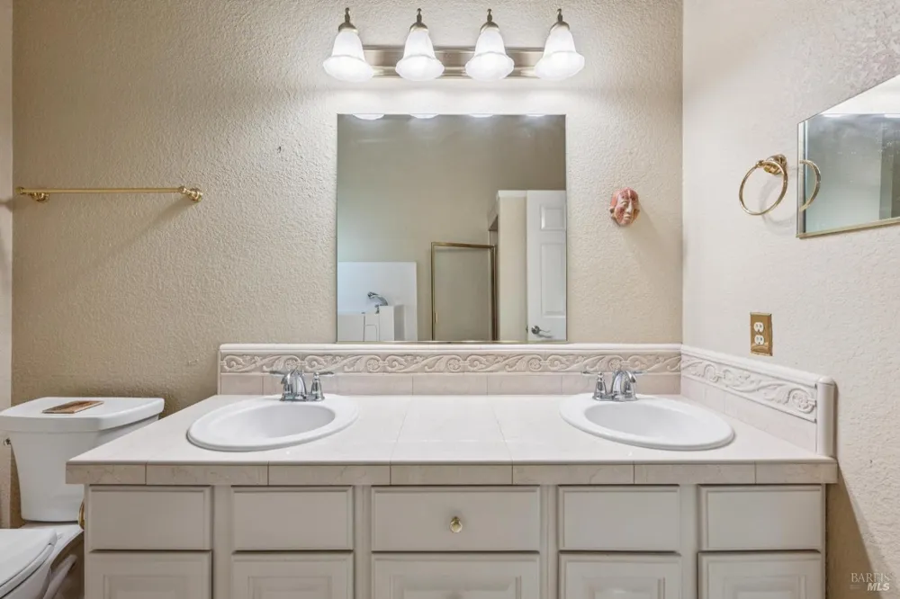 4704 Shade Tree Lane Santa Rosa, CA 95405