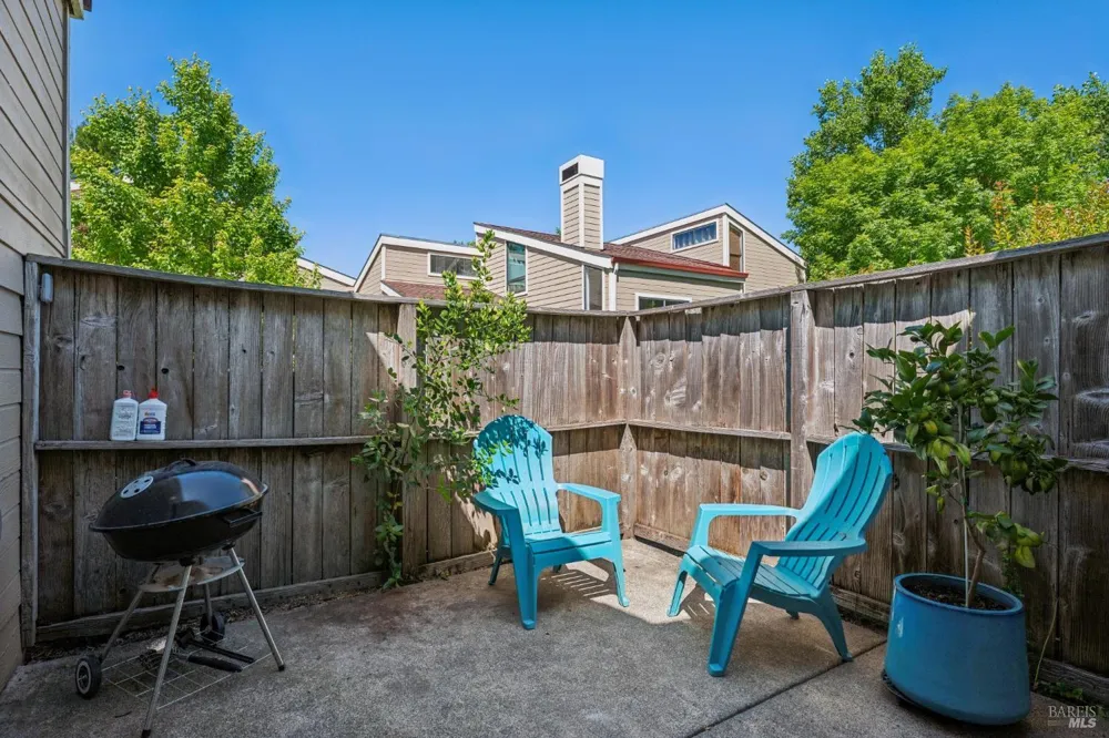 4704 Shade Tree Lane Santa Rosa, CA 95405