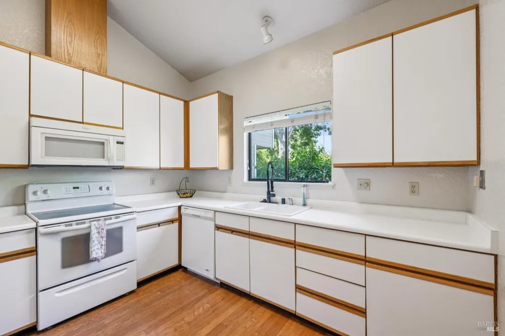 4704 Shade Tree Lane Santa Rosa, CA 95405