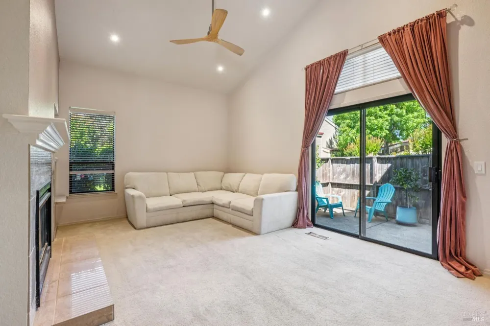 4704 Shade Tree Lane Santa Rosa, CA 95405