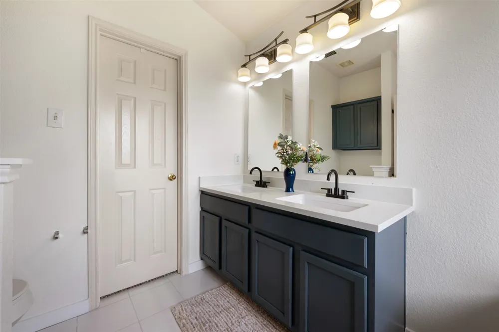 1104 Henderson Drive Leander, TX 78641
